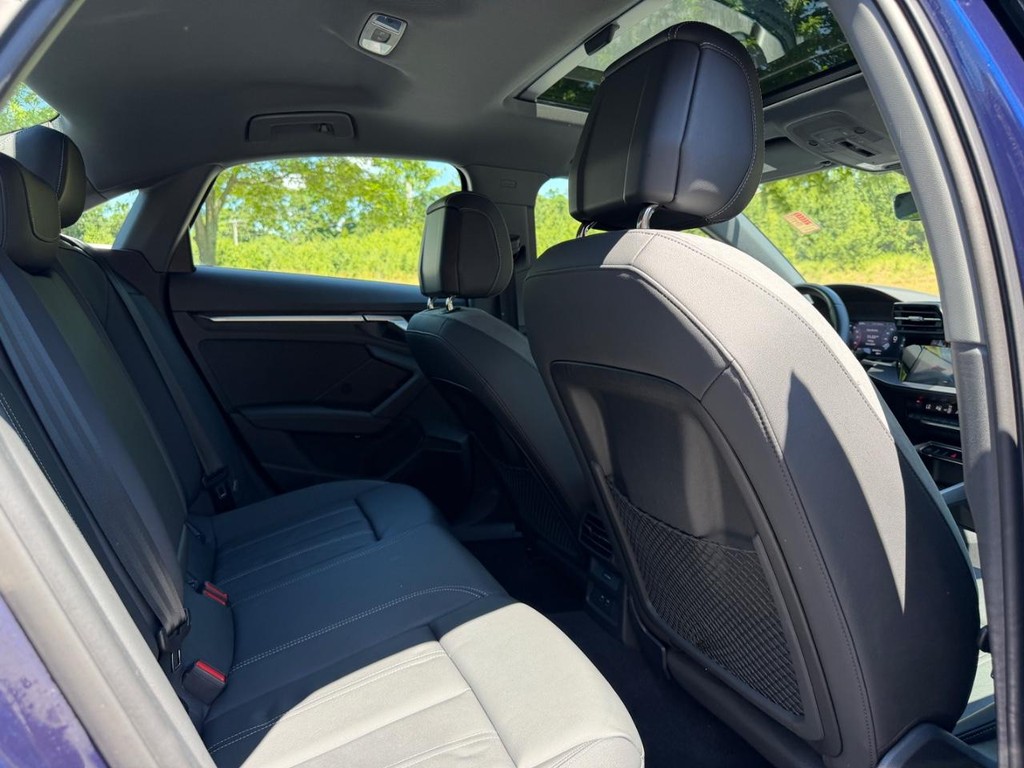 Audi A3 Vehicle Full-screen Gallery Image 10