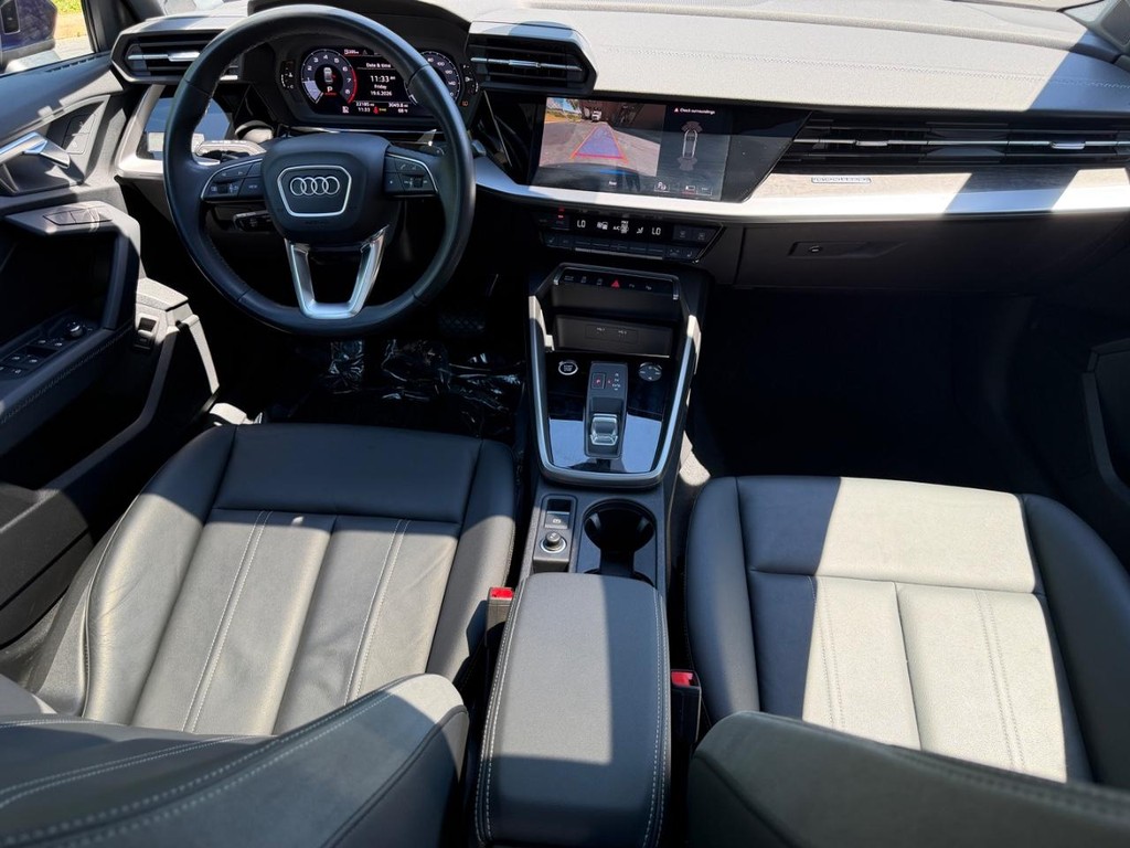 Audi A3 Vehicle Full-screen Gallery Image 11