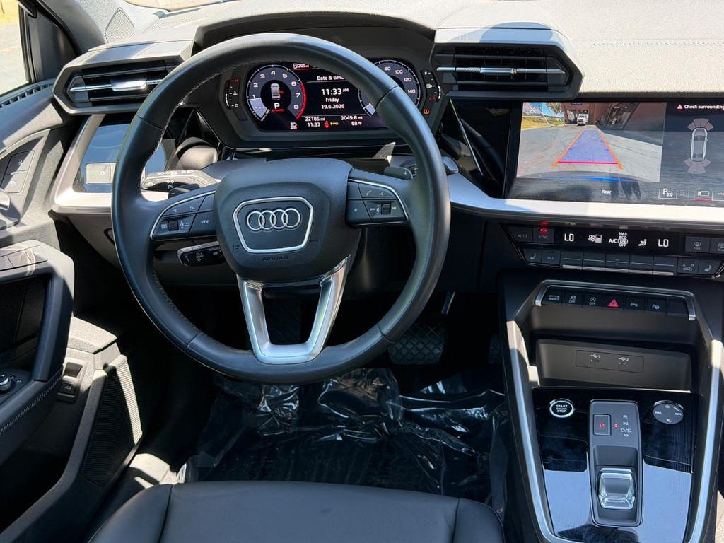 Audi A3 Vehicle Full-screen Gallery Image 12