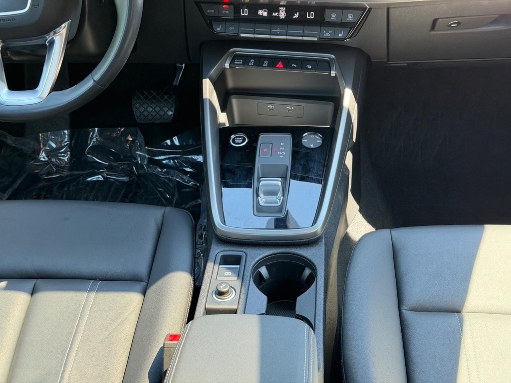 Audi A3 Vehicle Full-screen Gallery Image 14