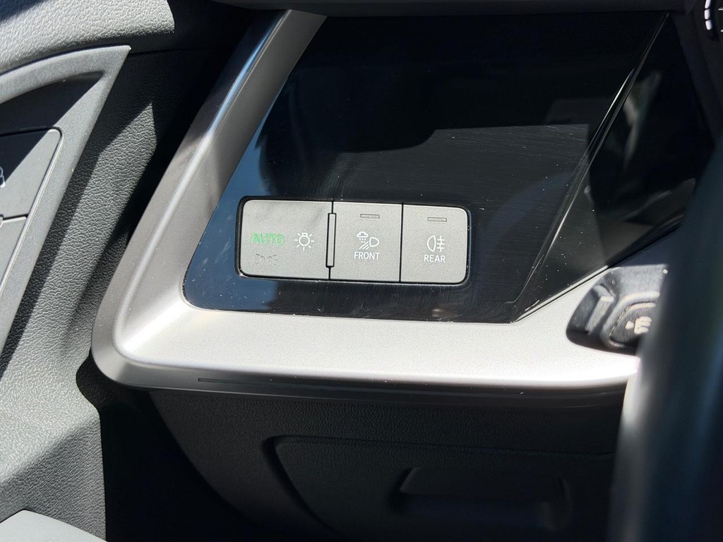 Audi A3 Vehicle Full-screen Gallery Image 16