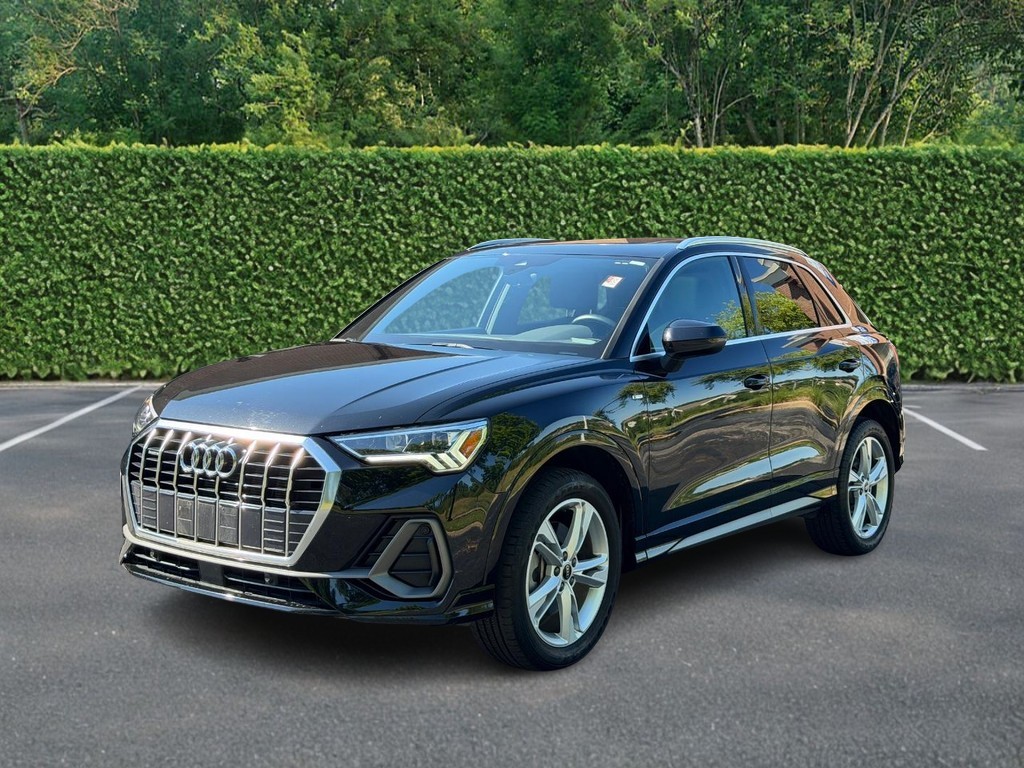 Audi Q3 Vehicle Full-screen Gallery Image 08