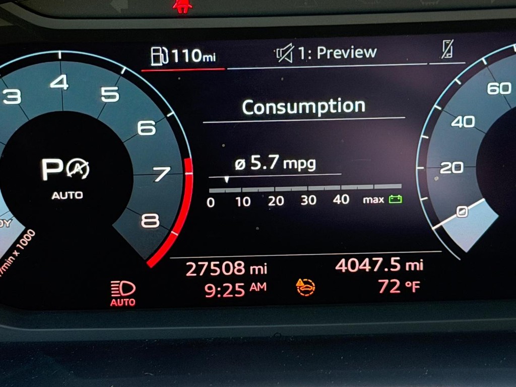 Audi Q3 Vehicle Full-screen Gallery Image 20