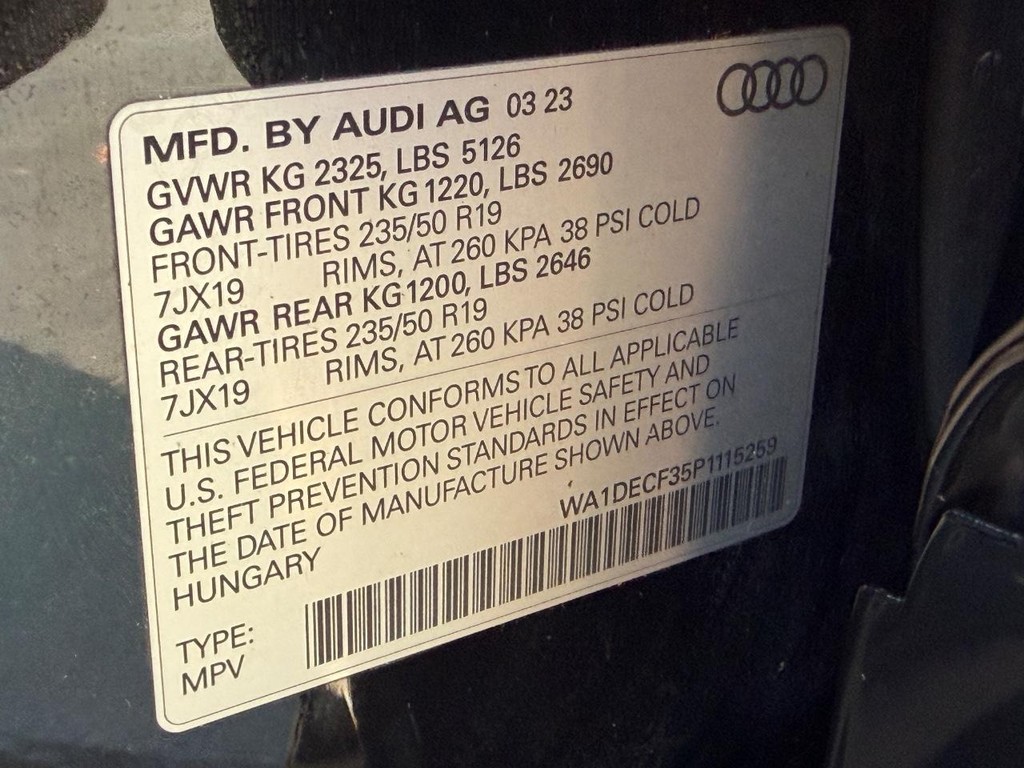 Audi Q3 Vehicle Full-screen Gallery Image 24