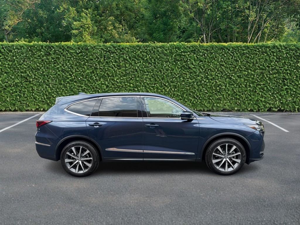 Acura MDX Vehicle Full-screen Gallery Image 02