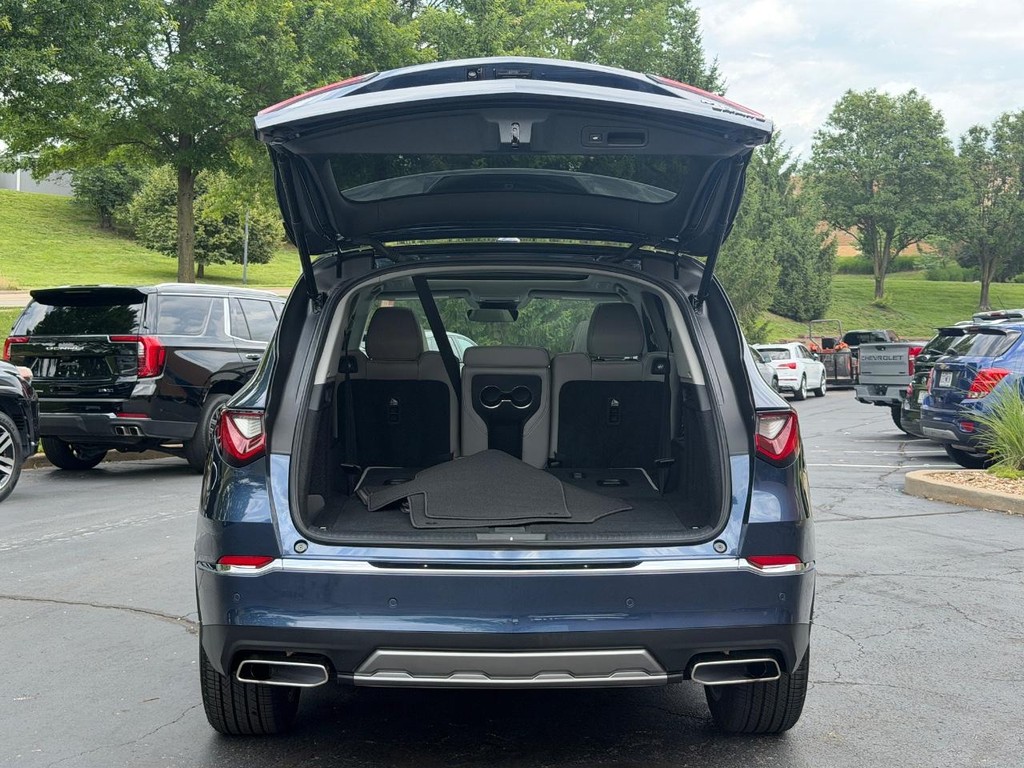 Acura MDX Vehicle Full-screen Gallery Image 04