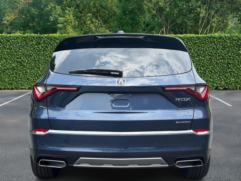 Acura MDX Vehicle Full-screen Gallery Image 05