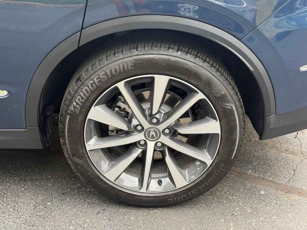 Acura MDX Vehicle Full-screen Gallery Image 07