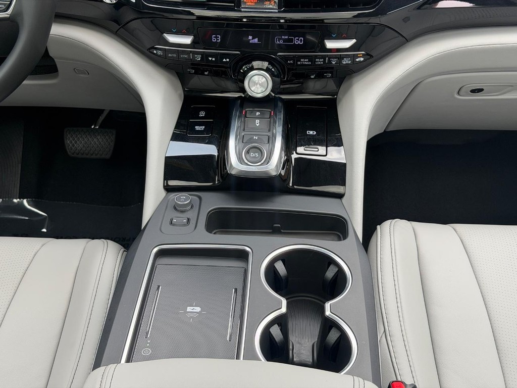 Acura MDX Vehicle Full-screen Gallery Image 14