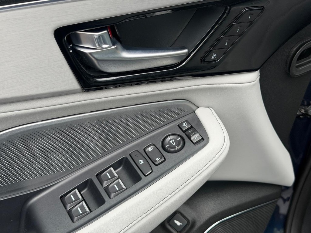 Acura MDX Vehicle Full-screen Gallery Image 16