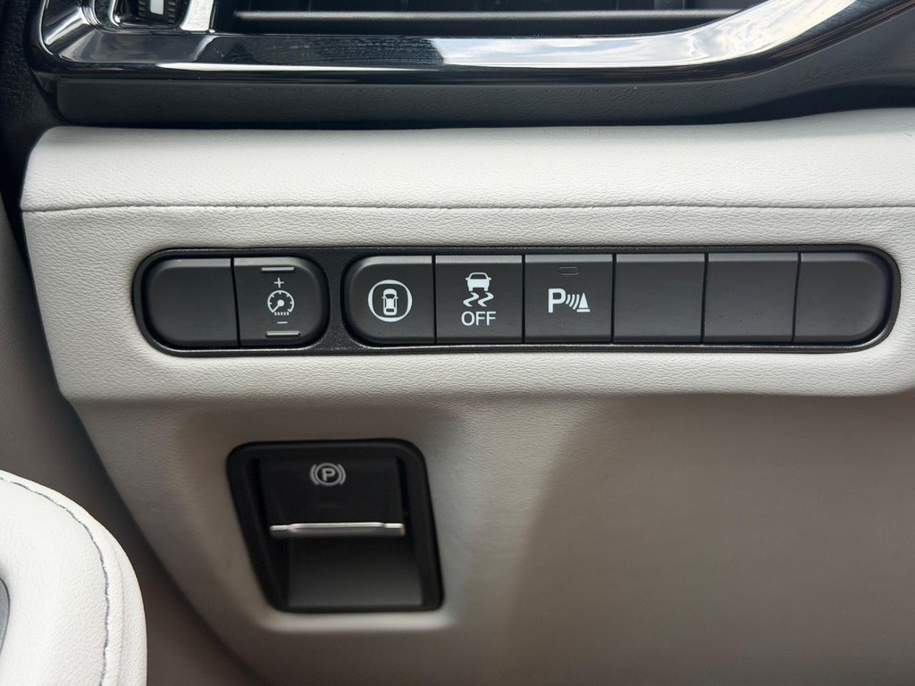 Acura MDX Vehicle Full-screen Gallery Image 17
