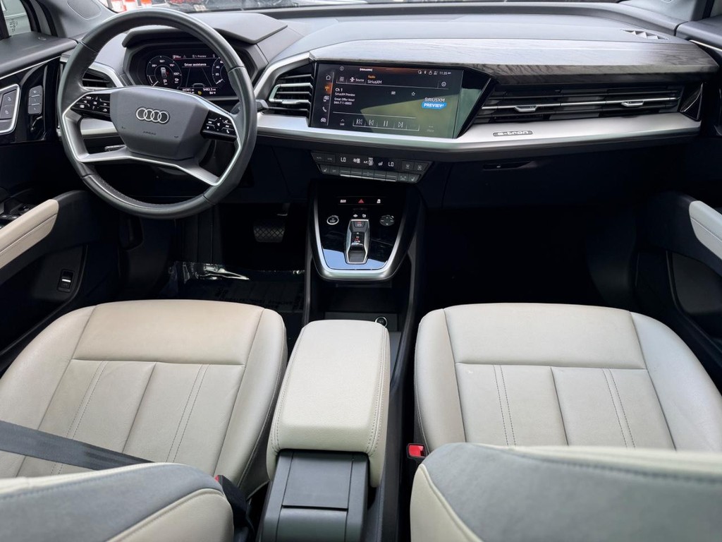 Audi Q4 e-tron Vehicle Full-screen Gallery Image 11