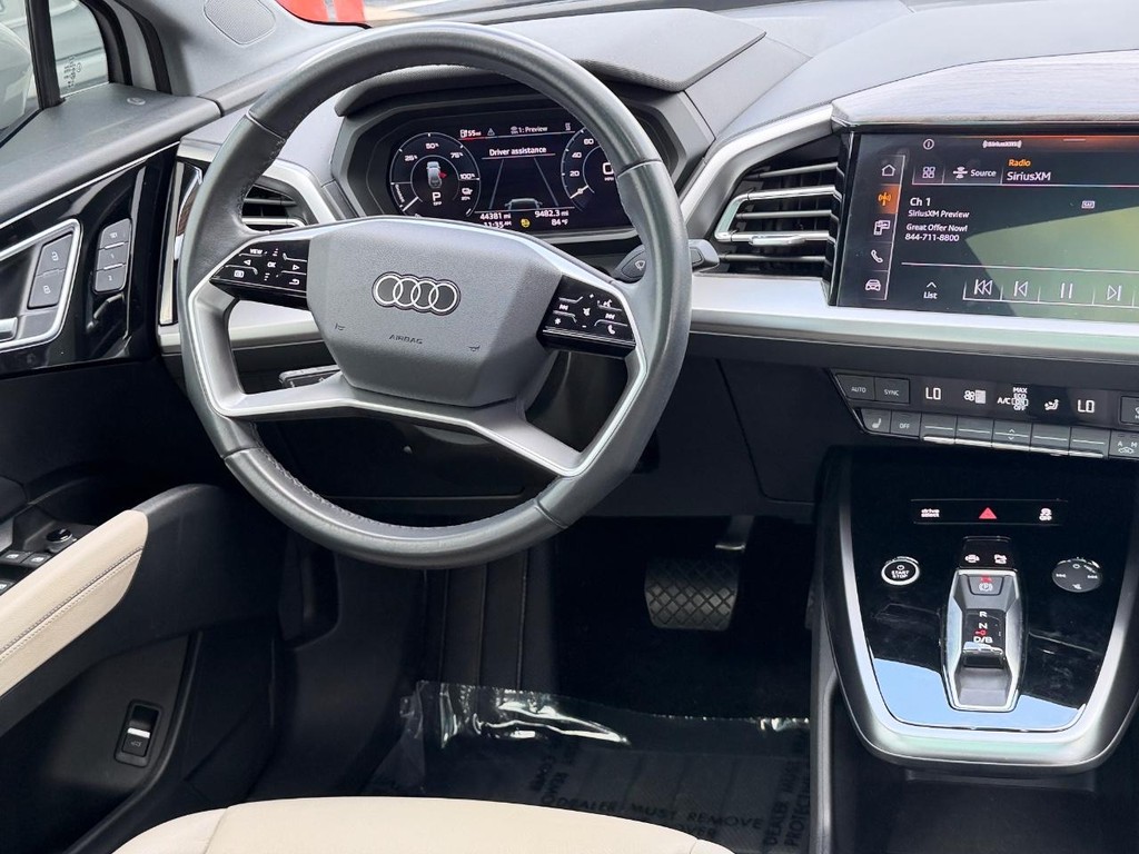 Audi Q4 e-tron Vehicle Full-screen Gallery Image 12