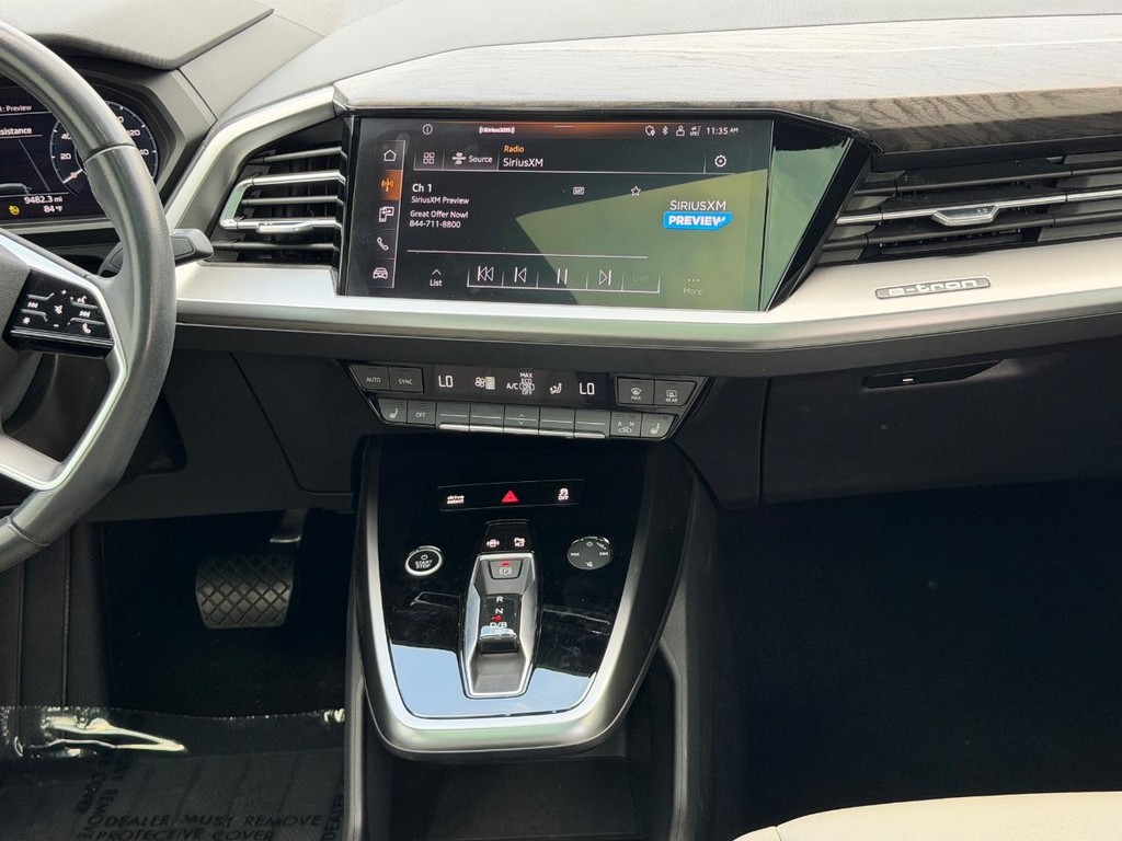 Audi Q4 e-tron Vehicle Full-screen Gallery Image 13