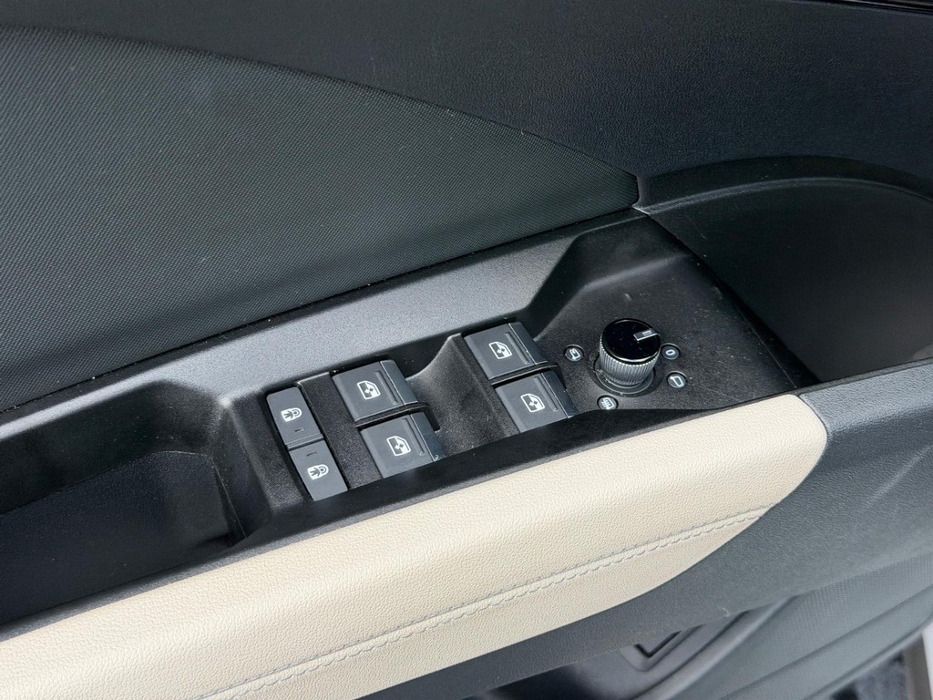 Audi Q4 e-tron Vehicle Full-screen Gallery Image 15