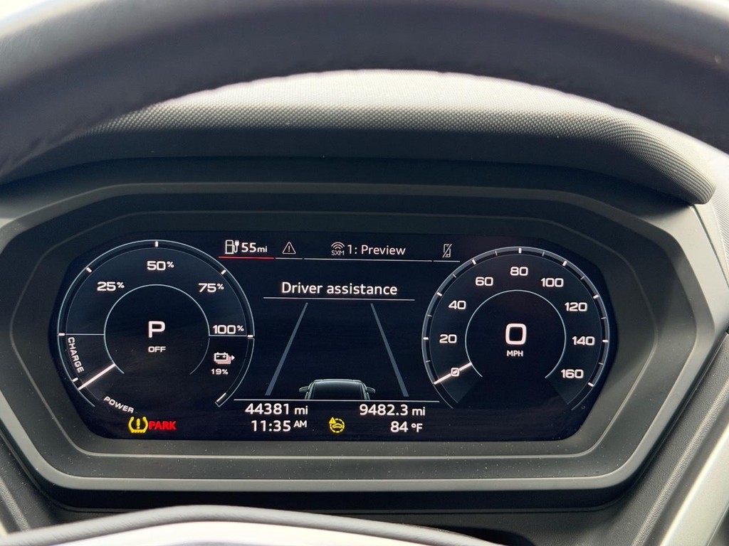 Audi Q4 e-tron Vehicle Full-screen Gallery Image 18