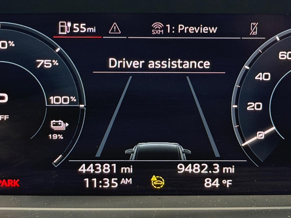 Audi Q4 e-tron Vehicle Full-screen Gallery Image 19