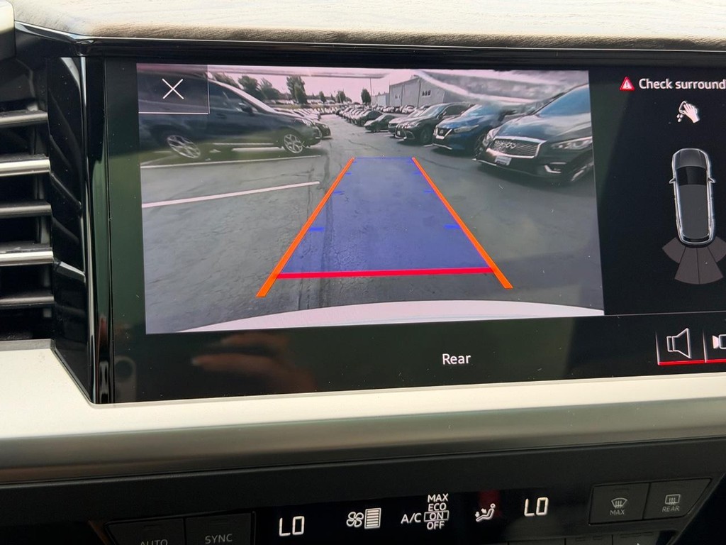 Audi Q4 e-tron Vehicle Full-screen Gallery Image 20