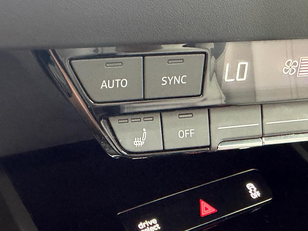 Audi Q4 e-tron Vehicle Full-screen Gallery Image 21