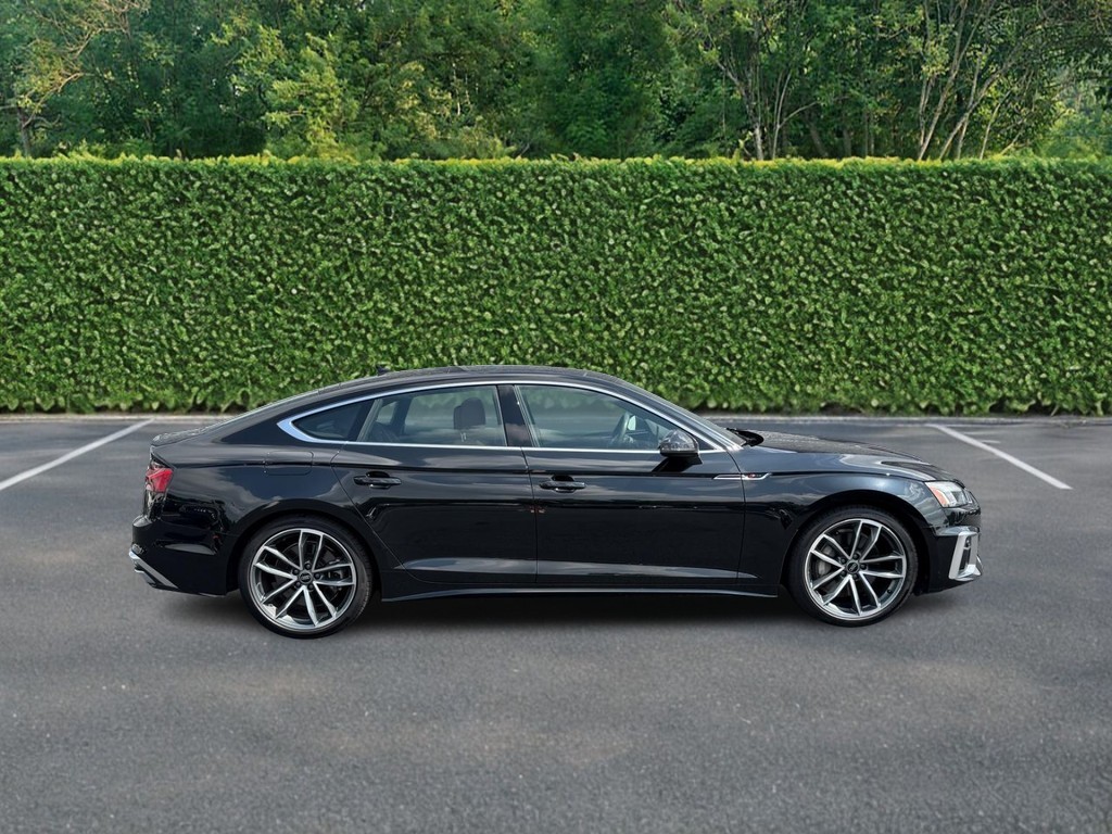 Audi A5 Sportback Vehicle Full-screen Gallery Image 02