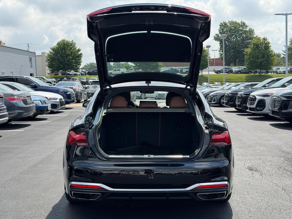 Audi A5 Sportback Vehicle Full-screen Gallery Image 04