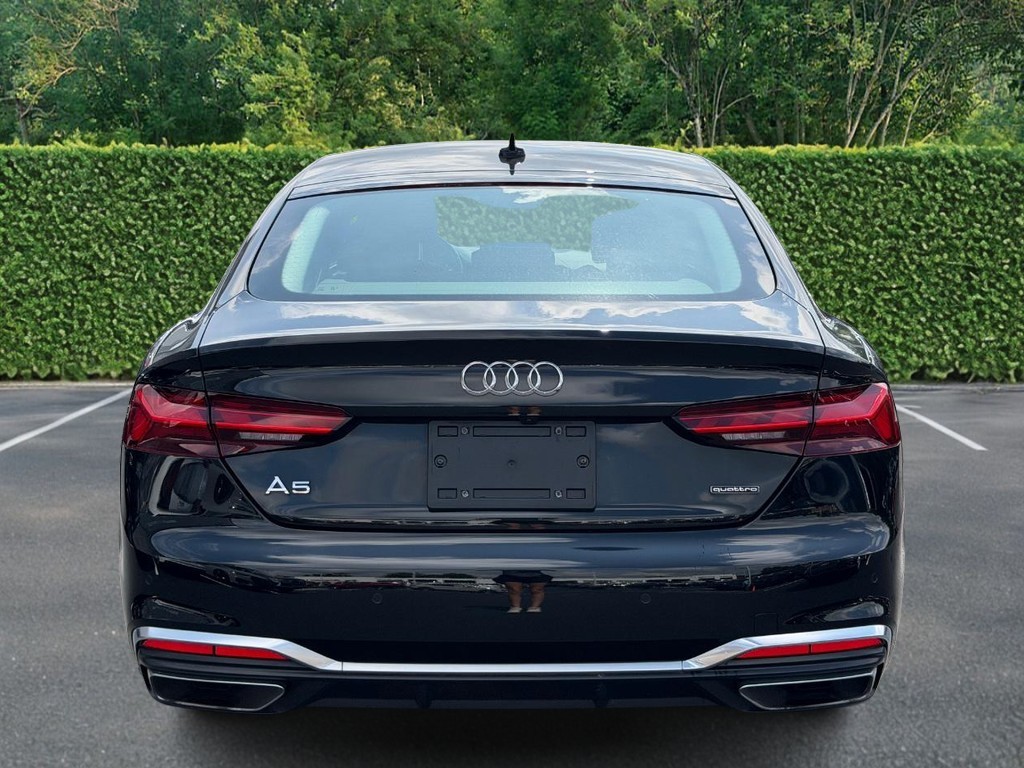 Audi A5 Sportback Vehicle Full-screen Gallery Image 05