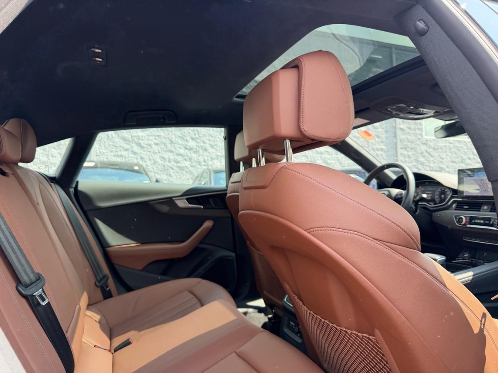 Audi A5 Sportback Vehicle Full-screen Gallery Image 10