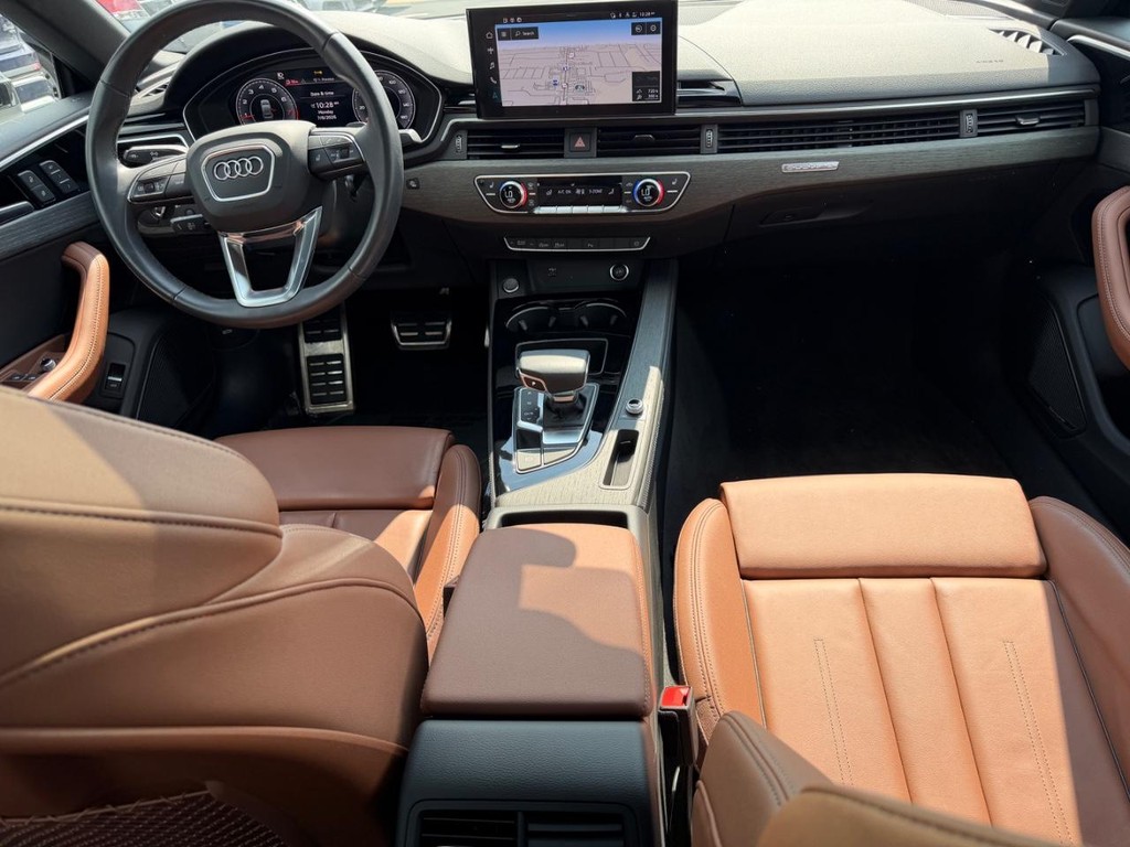 Audi A5 Sportback Vehicle Full-screen Gallery Image 11