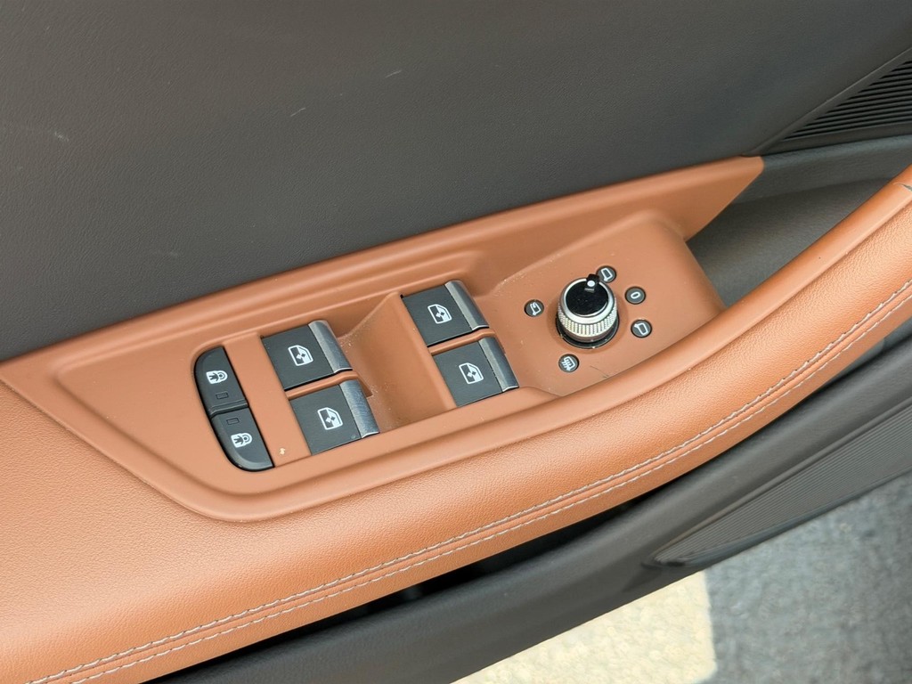 Audi A5 Sportback Vehicle Full-screen Gallery Image 15