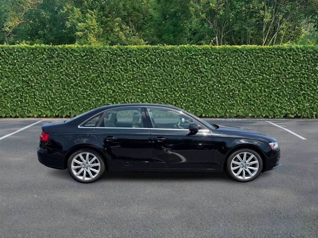 Audi A4 Vehicle Full-screen Gallery Image 02