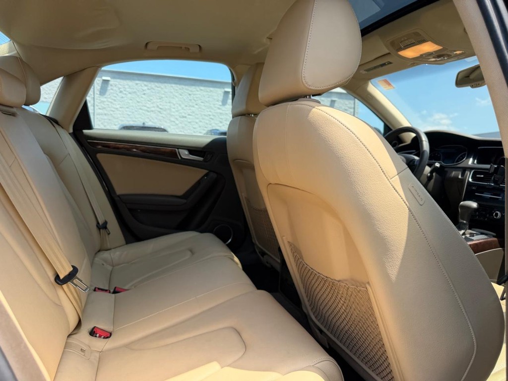 Audi A4 Vehicle Full-screen Gallery Image 10