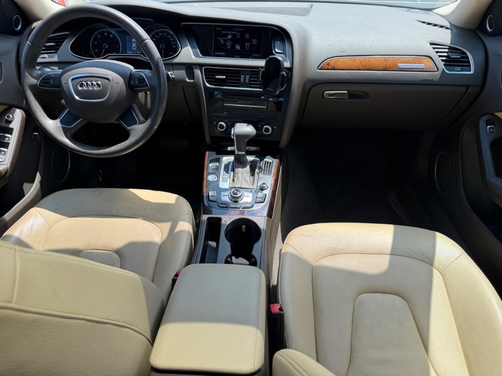Audi A4 Vehicle Full-screen Gallery Image 11