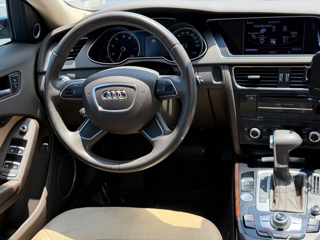 Audi A4 Vehicle Full-screen Gallery Image 12