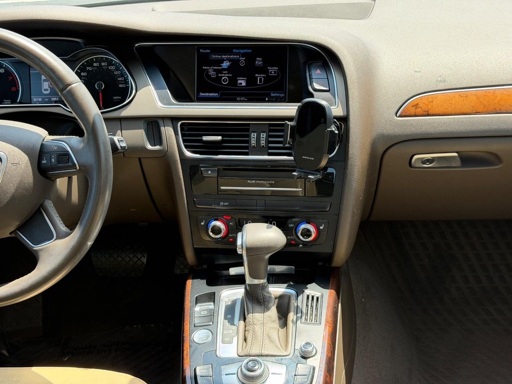 Audi A4 Vehicle Full-screen Gallery Image 13