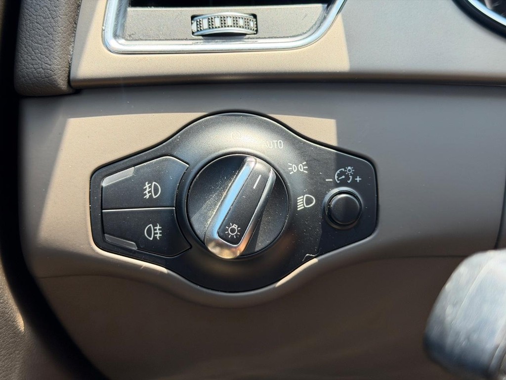 Audi A4 Vehicle Full-screen Gallery Image 16