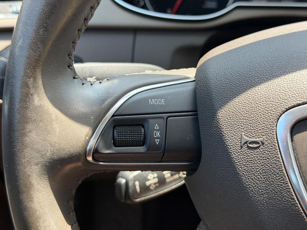 Audi A4 Vehicle Full-screen Gallery Image 17