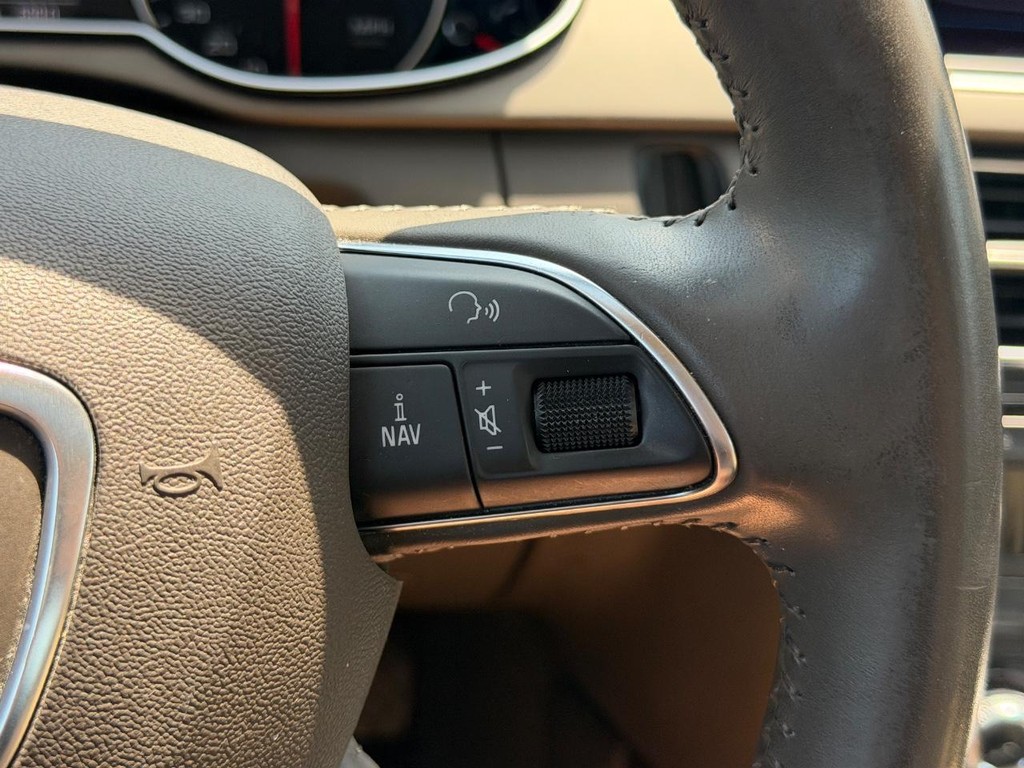 Audi A4 Vehicle Full-screen Gallery Image 18