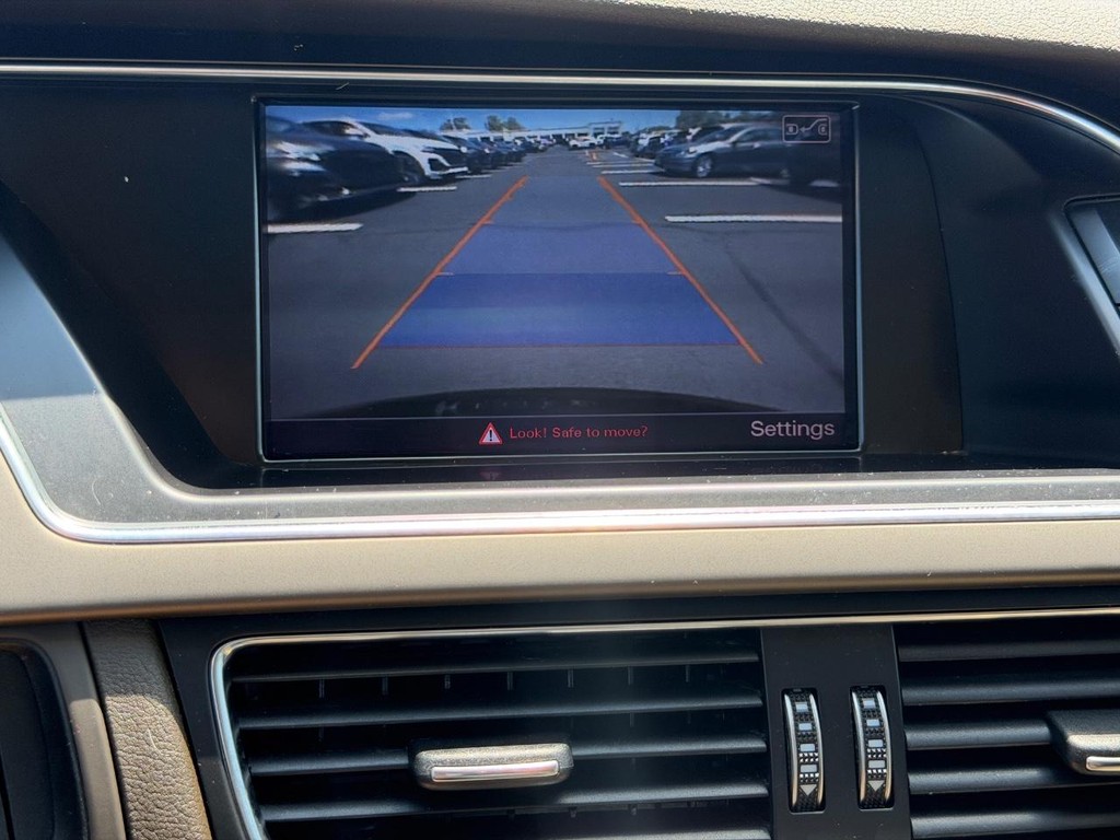 Audi A4 Vehicle Full-screen Gallery Image 21