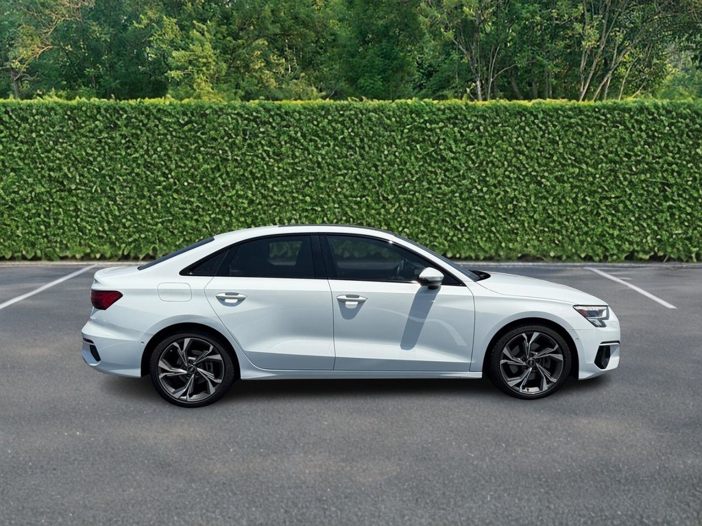 Audi A3 Vehicle Full-screen Gallery Image 02