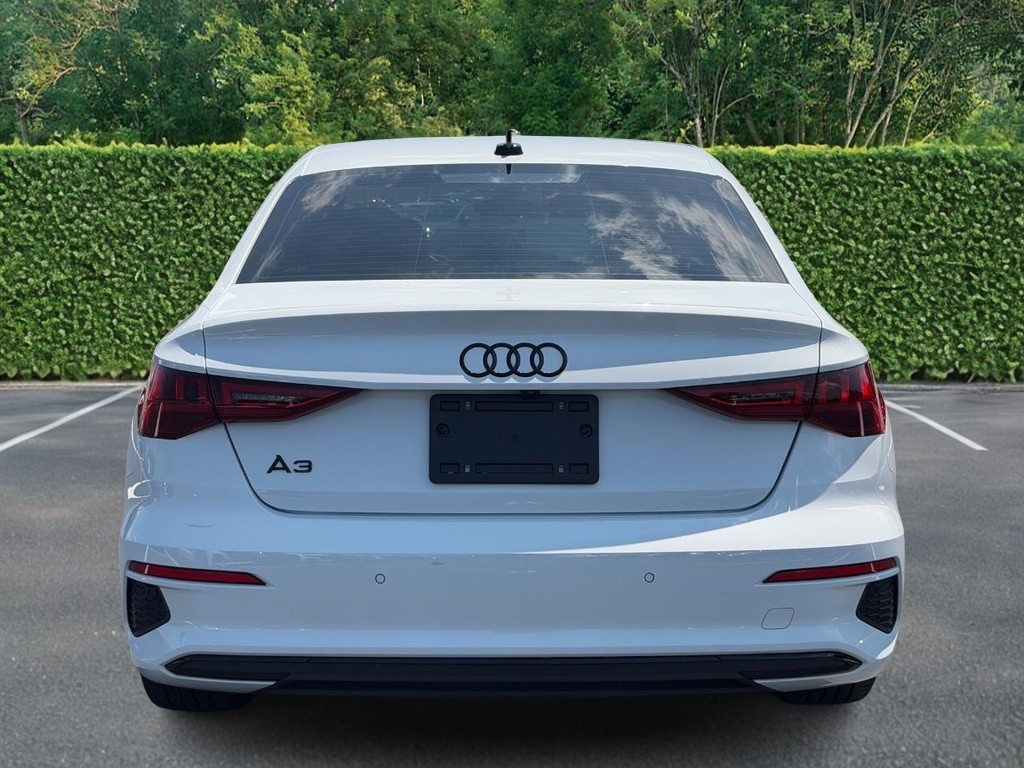 Audi A3 Vehicle Full-screen Gallery Image 05