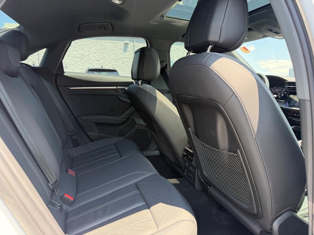 Audi A3 Vehicle Full-screen Gallery Image 10