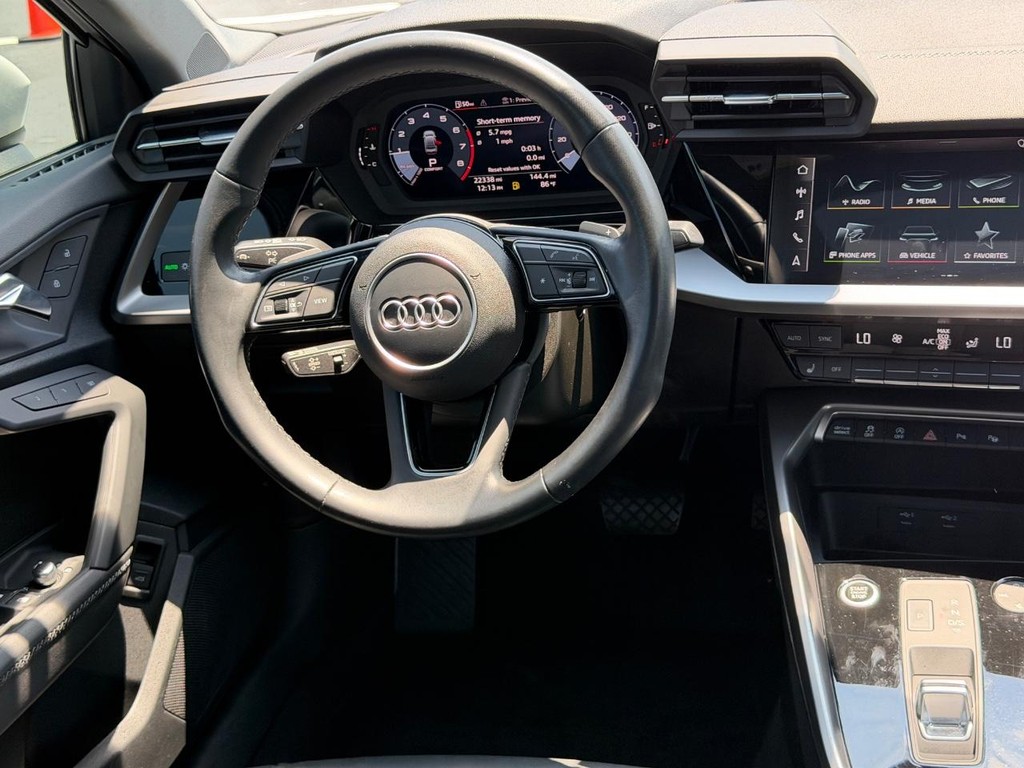 Audi A3 Vehicle Full-screen Gallery Image 12