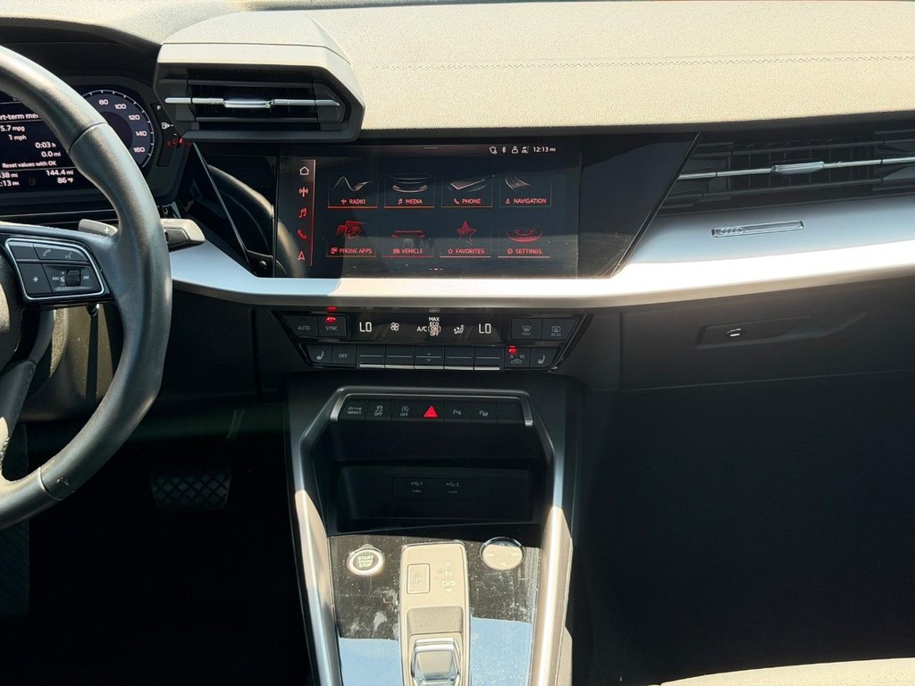 Audi A3 Vehicle Full-screen Gallery Image 13
