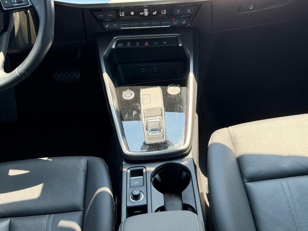 Audi A3 Vehicle Full-screen Gallery Image 14