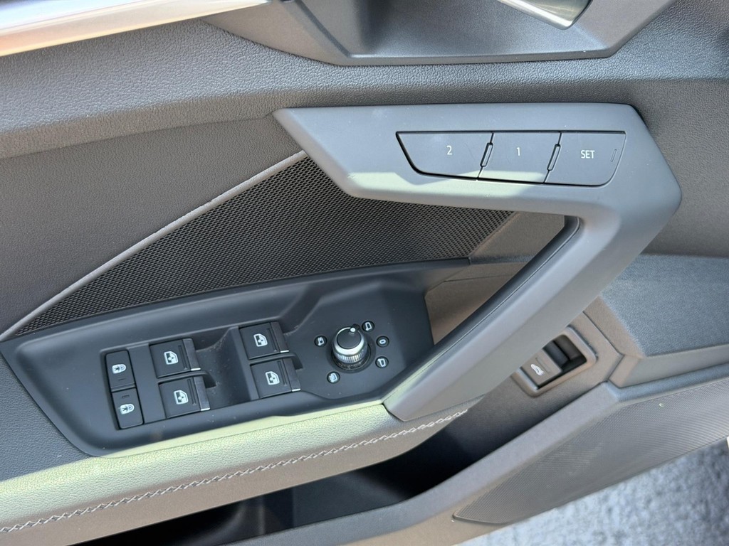 Audi A3 Vehicle Full-screen Gallery Image 15