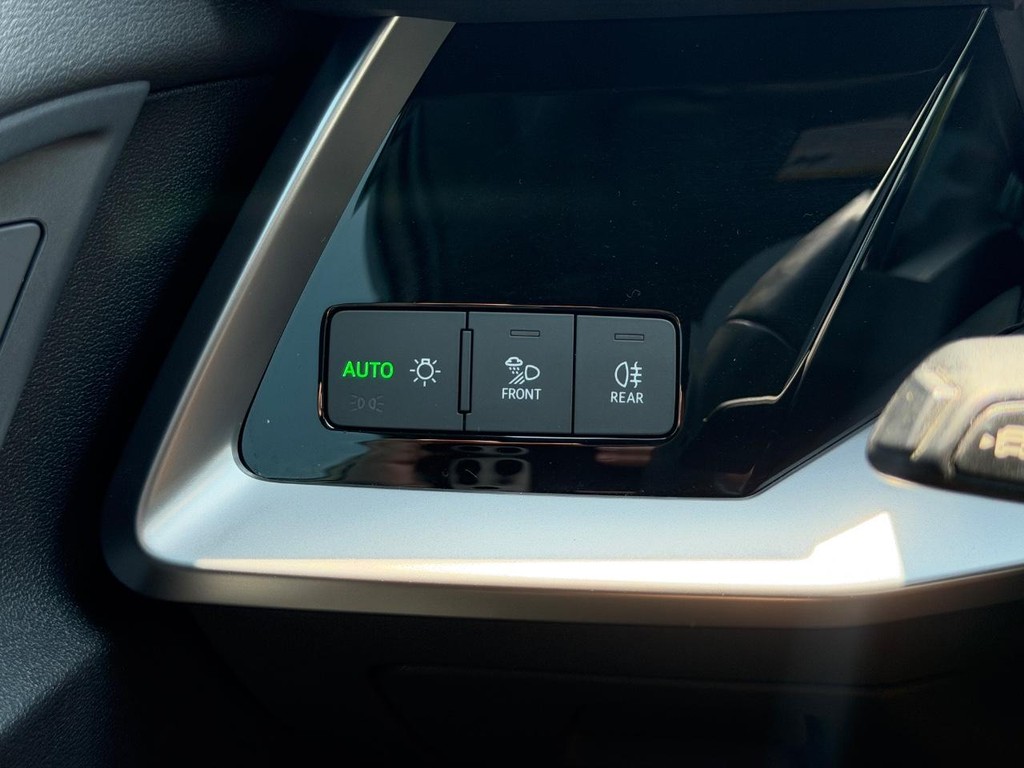 Audi A3 Vehicle Full-screen Gallery Image 16