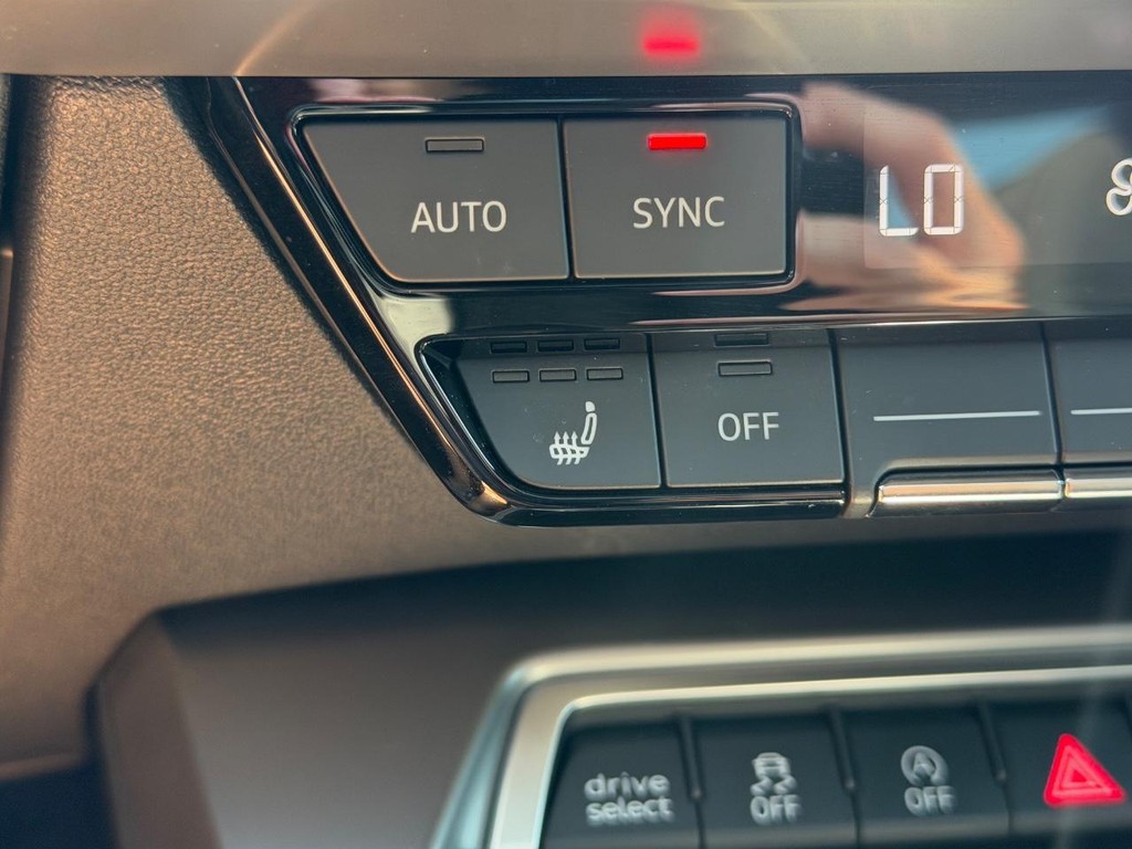 Audi A3 Vehicle Full-screen Gallery Image 22