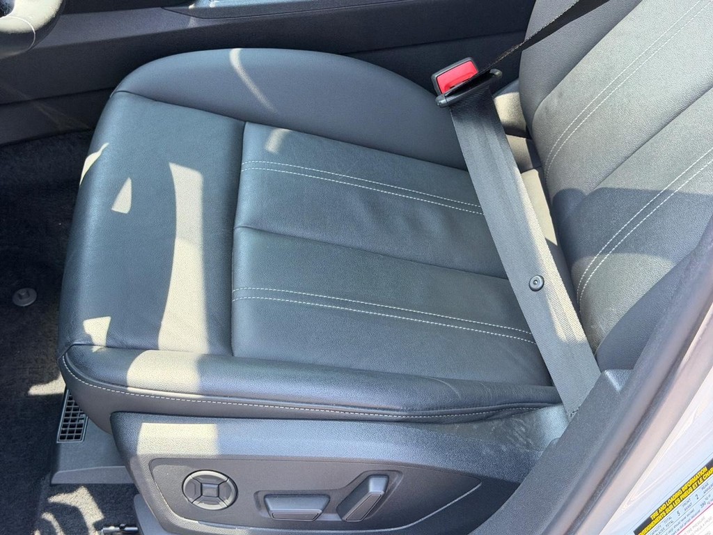Audi A3 Vehicle Full-screen Gallery Image 23