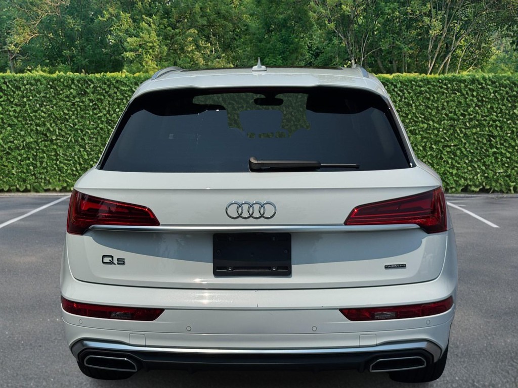 Audi Q5 Vehicle Full-screen Gallery Image 05