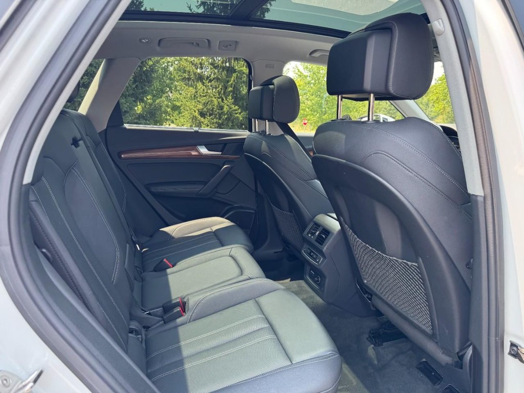 Audi Q5 Vehicle Full-screen Gallery Image 10